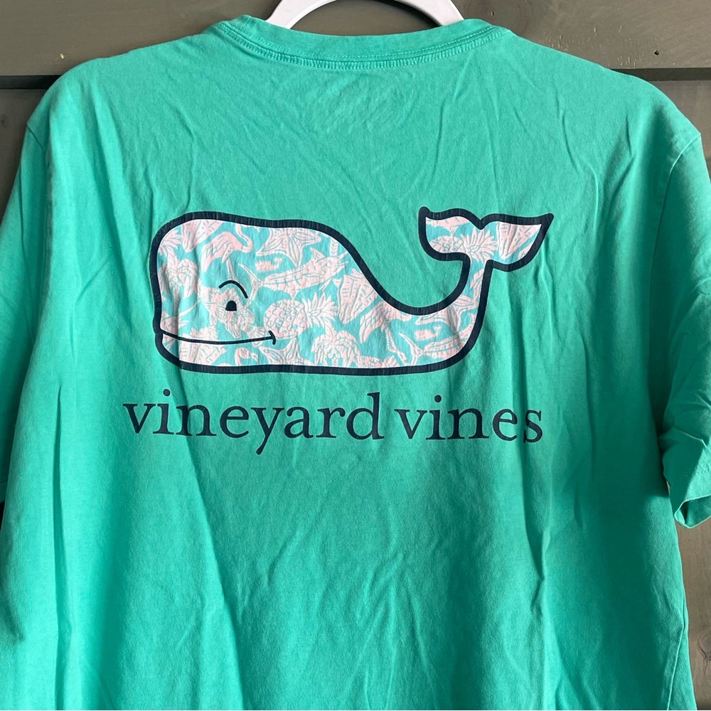 Vineyard Vines 
Whale 🐳 logo 
Tshirt 
Green size M - Picture 2 of 4